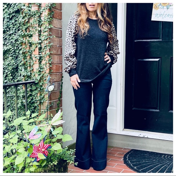 Fabulous leopard print sleeve color block top - Picture 5 of 6